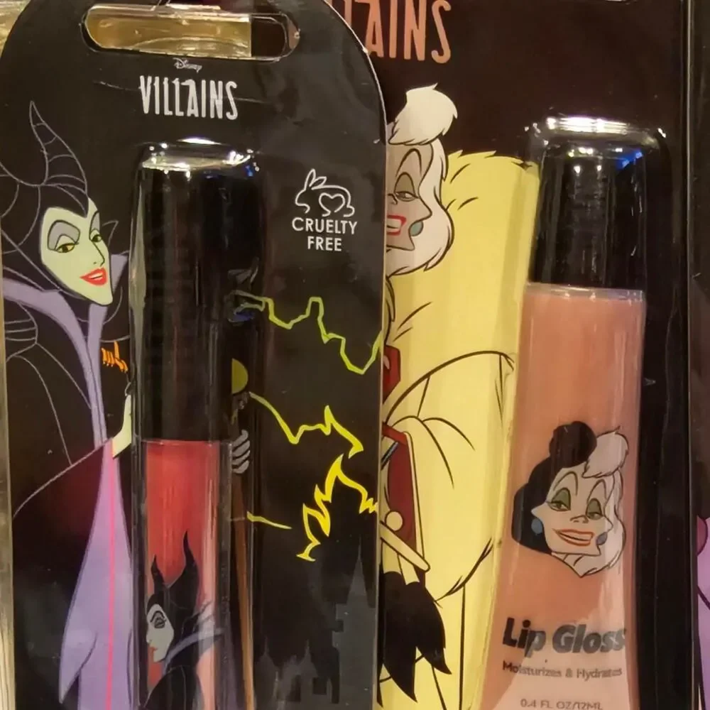 8 PIECE DISNEY VILLAIN MAKEUP BUNDLE WITH URSULA GEL EYE PADS